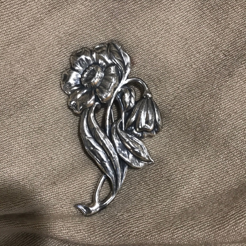 Flower brooch